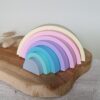 Siliconen stapeltoren in regenboogkleuren